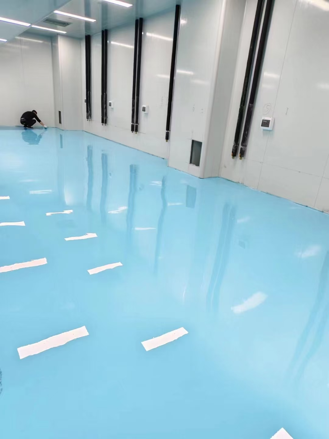 环氧地坪漆的耐酸碱性能：适用于特殊化学环境和实验室