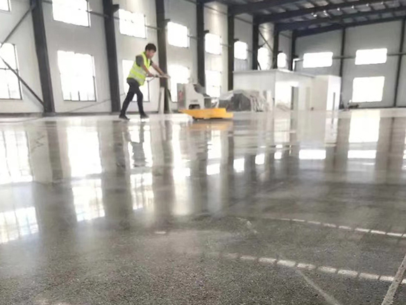 环氧地坪漆的施工厚度与干燥时间